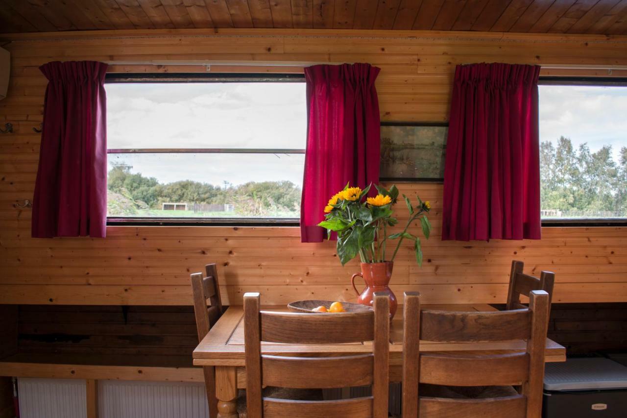 Botel Houseboat *