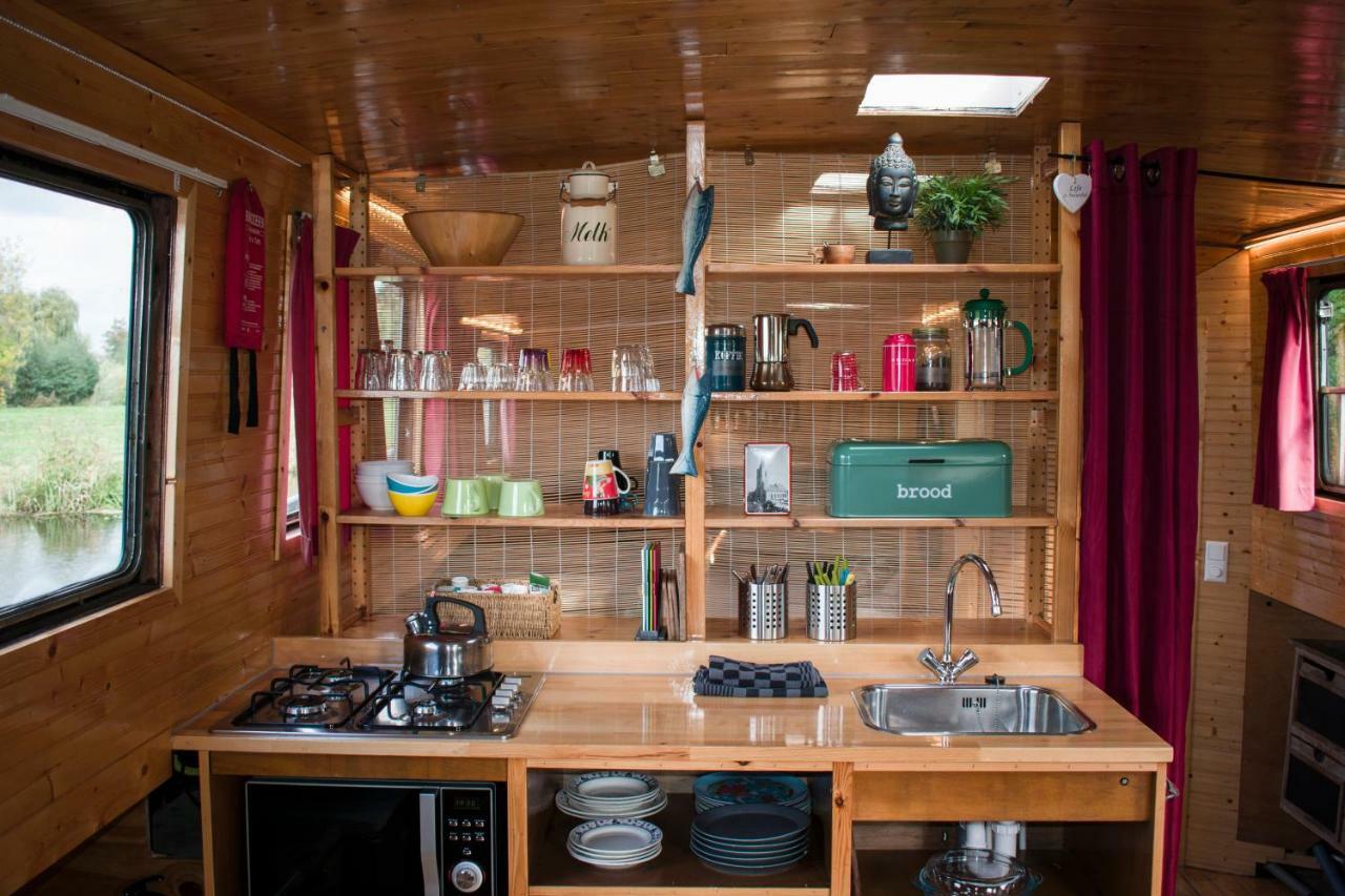 Botel Houseboat *